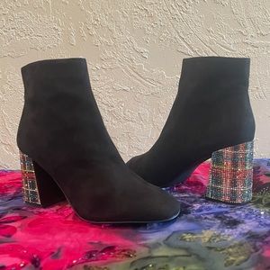 New Betsy Johnson “Barette” Ankle Booties size 8.5